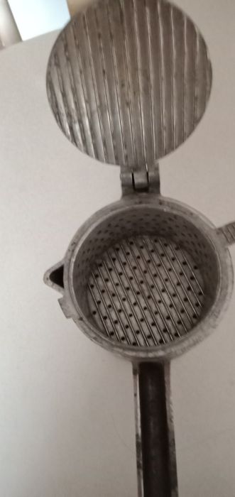 Ручная соковыжималка