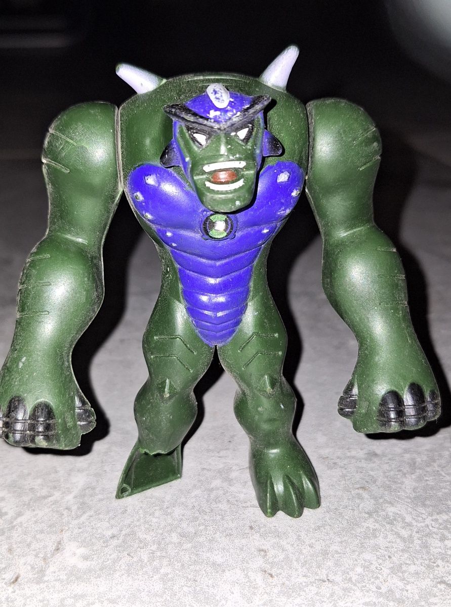 Figurka Ben 10 Alien Ultimate Humungousaur 4".