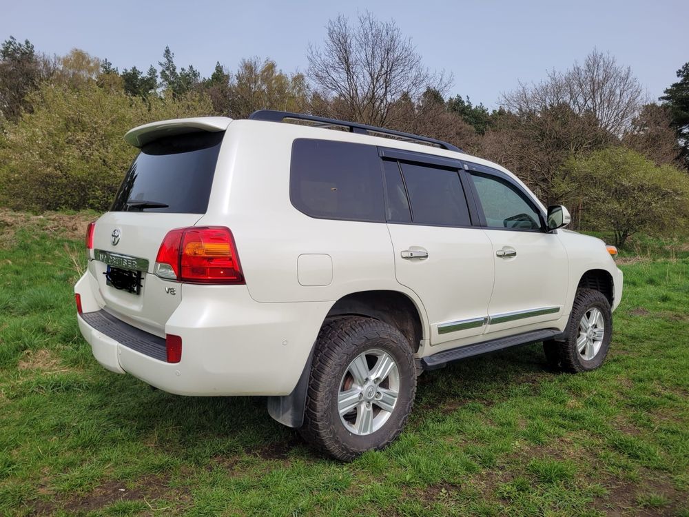 Toyota Land Cruiser 200 V8 5.7 benzyna + gaz , mocno doinwestowany