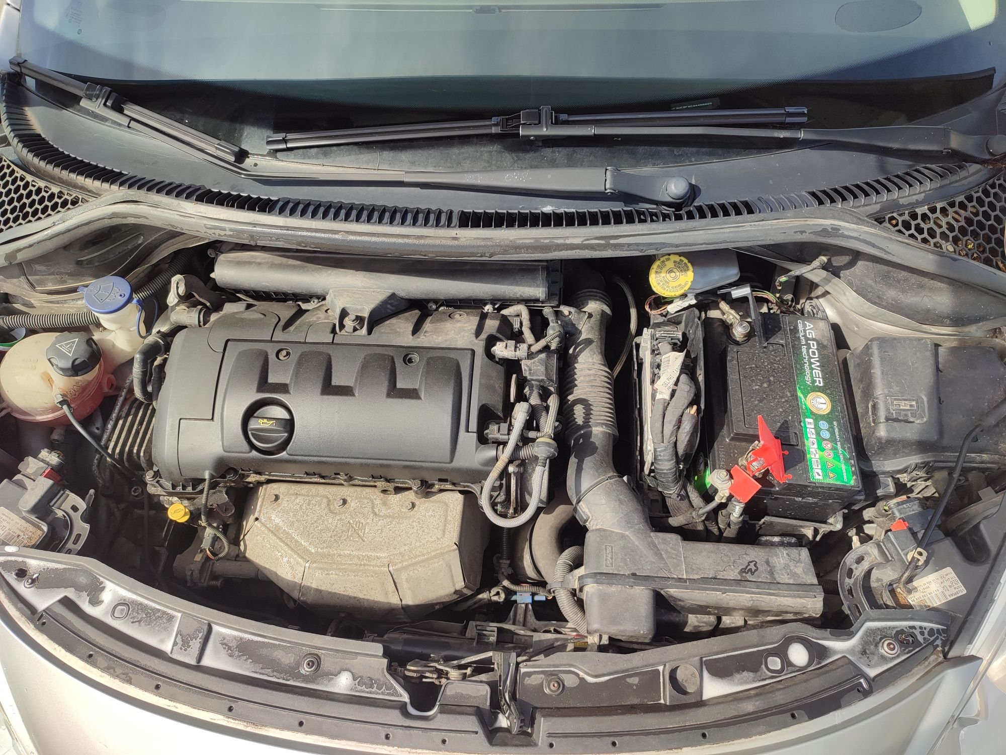 Peugeot 207  2008r  1.4 benzyna niski przebieg sprawna klimatyzacja !