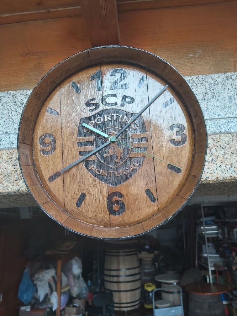 Relogio feito de barril