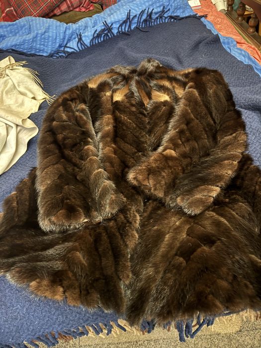 Продам норкову шубку розмір с