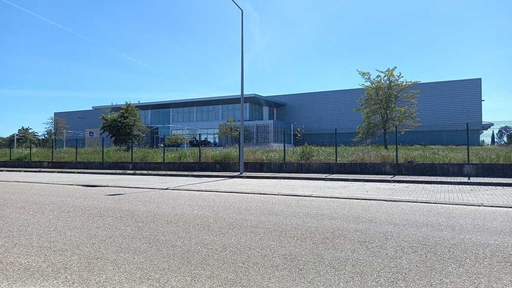 Armazém com 21.500m2 no parque industrial de Vendas Novas.