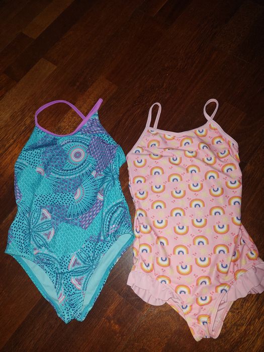 Kostiumy kąpielowe dla dziewczynki w rozmiarze 116/122-2 sztuki