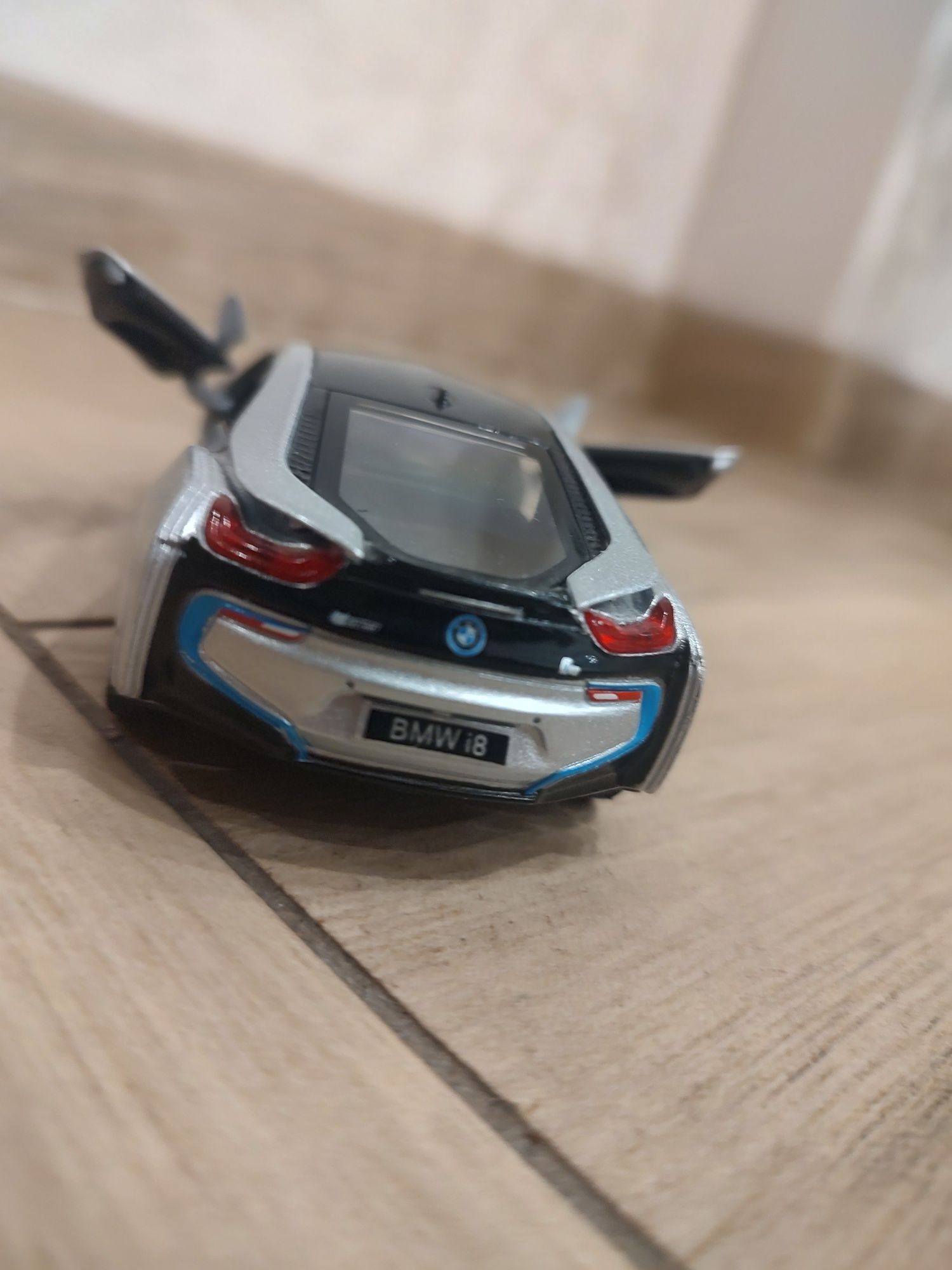 Auto srebrne BMW resorak kolekcjonerskie