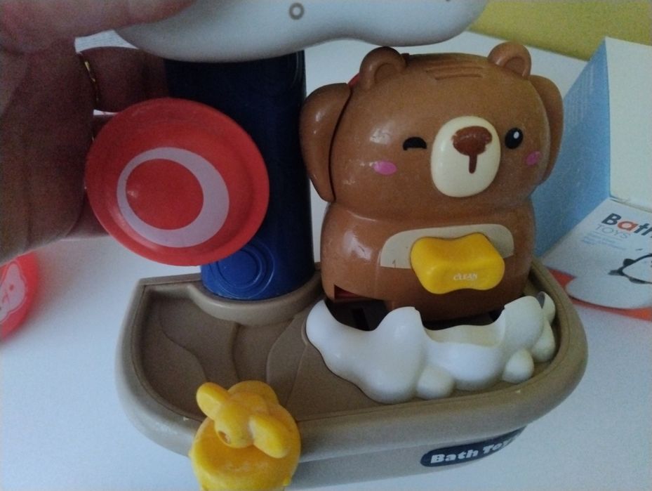 Іграшки для купання, курча фонтан, ведмедик полоскун
