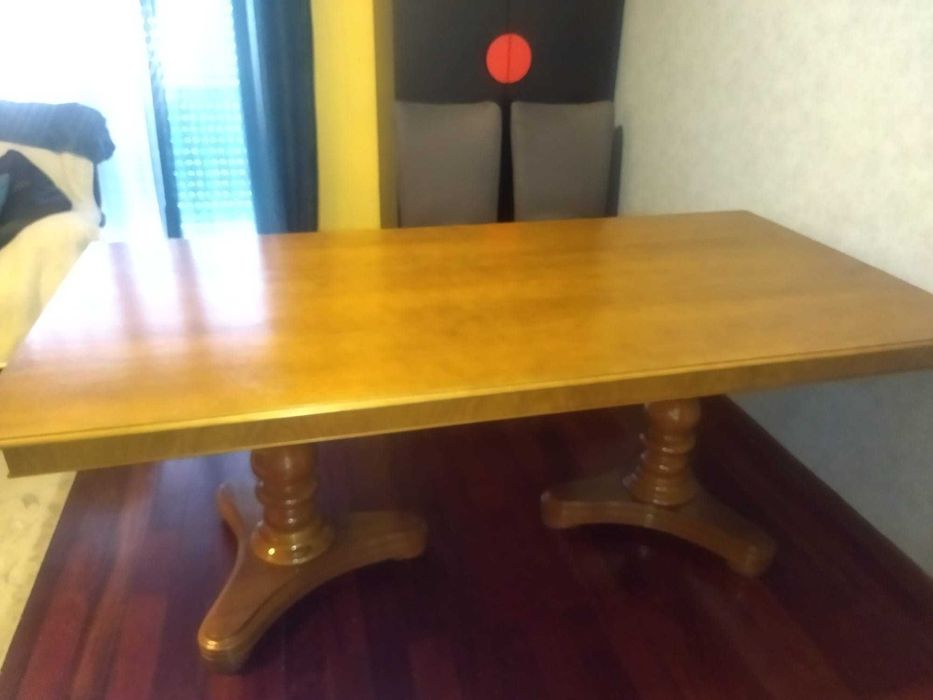 Mesa de Jantar em Madeira com seis Cadeiras