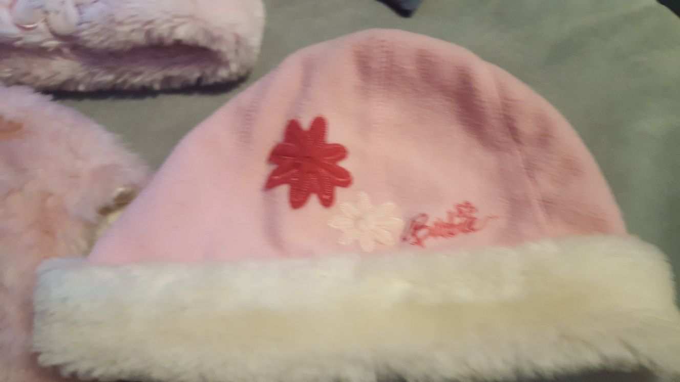 2 różowe puchate czapki dla dziewczynek. Barbie i toczek.