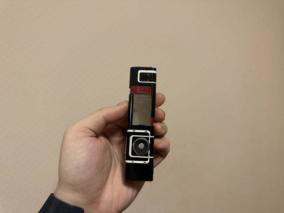 На деталі Nokia 7280