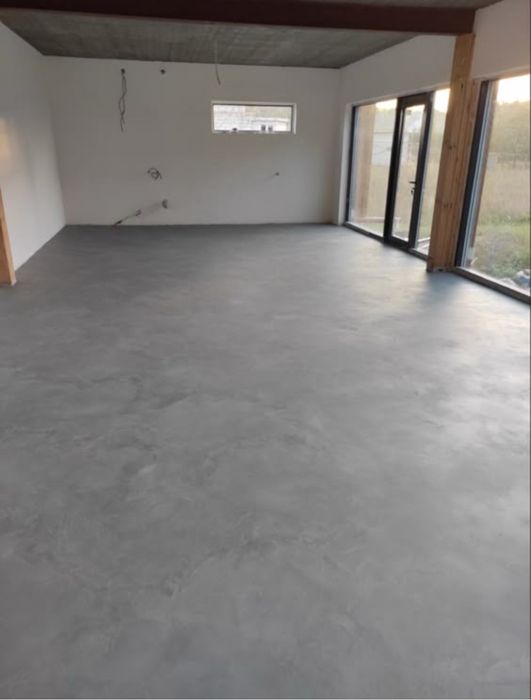 Mikrocement posadzki ściany łazienki meble