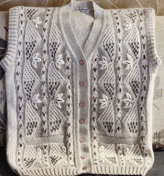 Безрукавка жіноча/женская шерсть.Подарунок для мами.