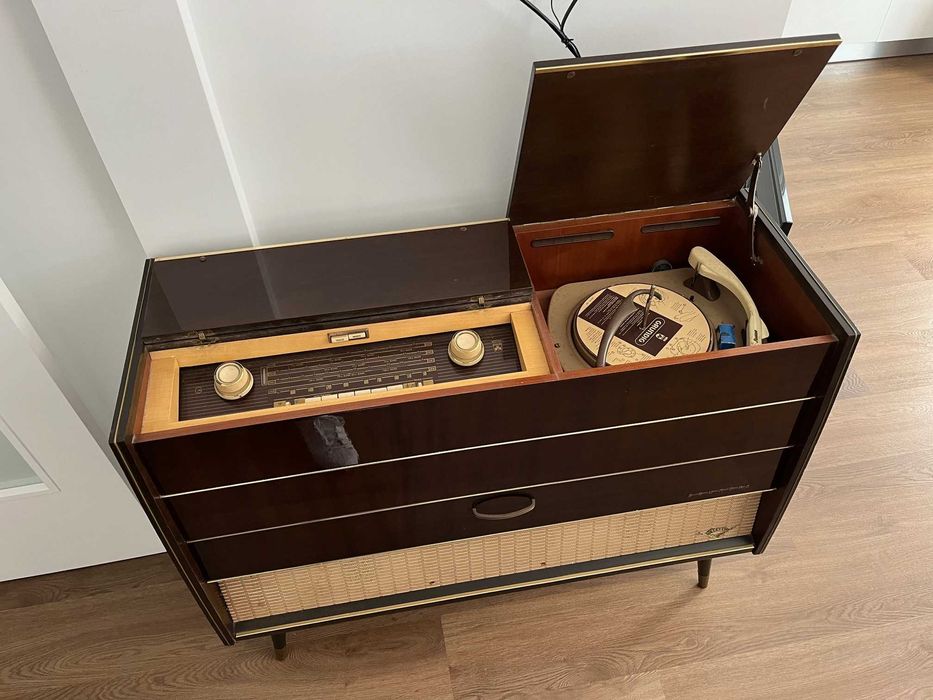 Móvel Rádio/Gira discos Grundig