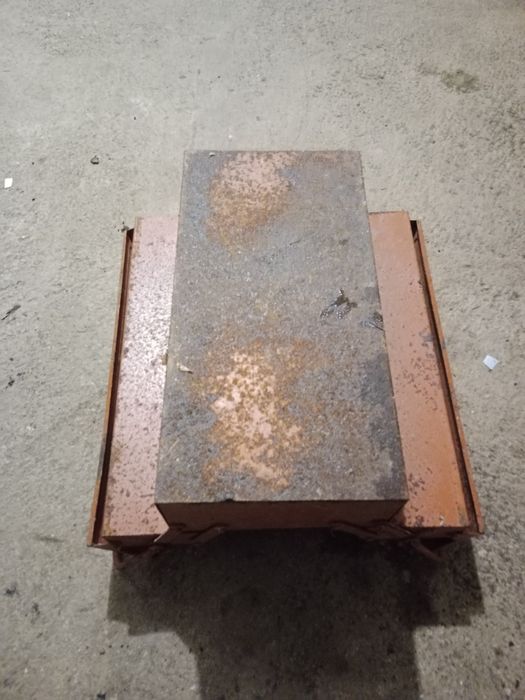 Skrzynka narzędziowa z czasów PRL.