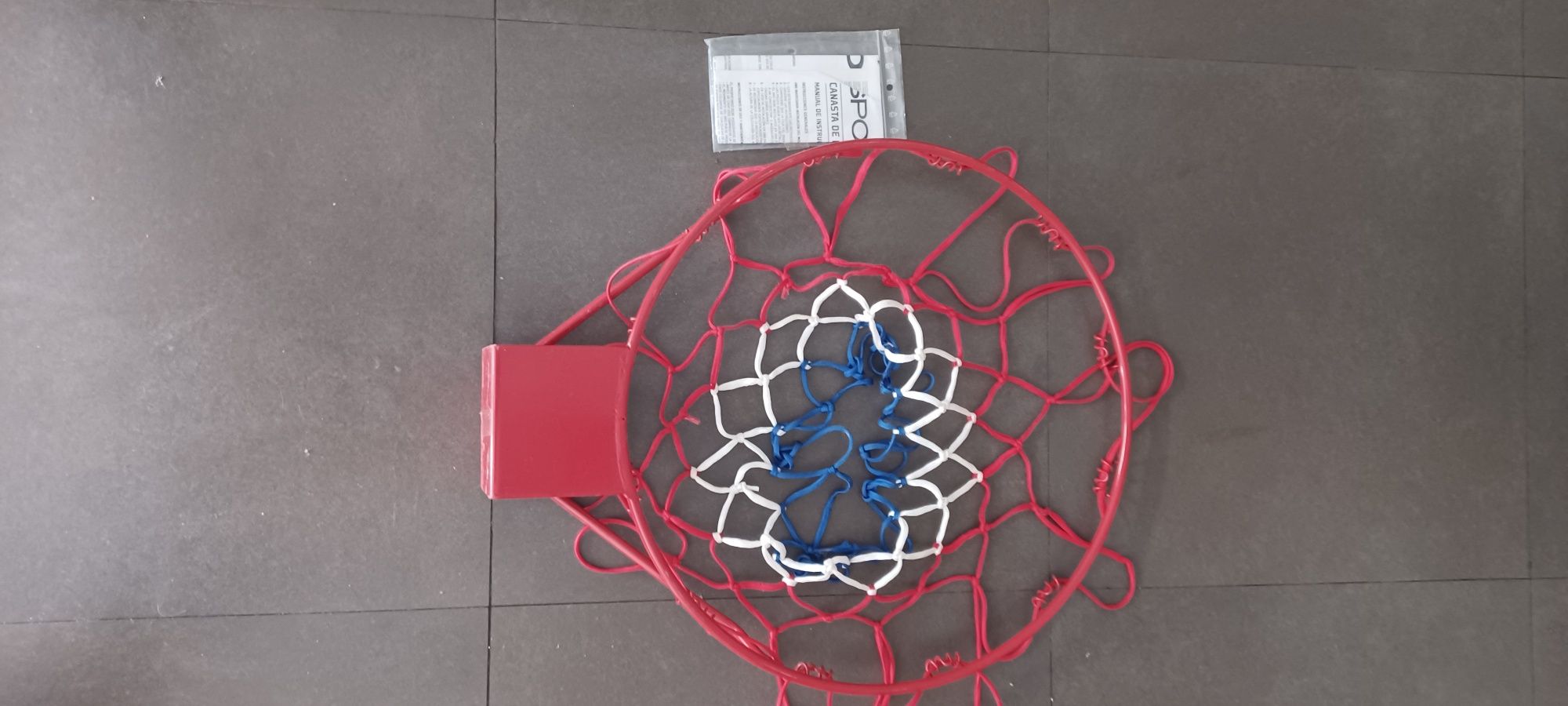 Cesto de basquetebol