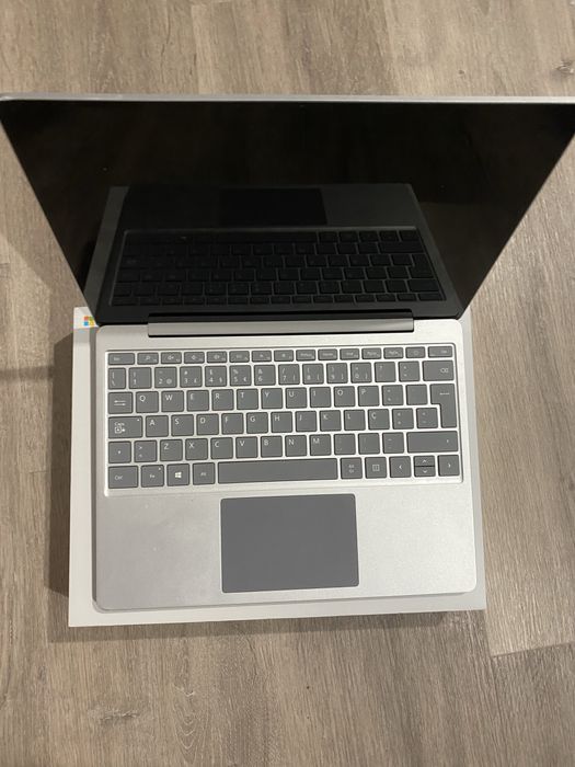 Microsoft Laptop Go