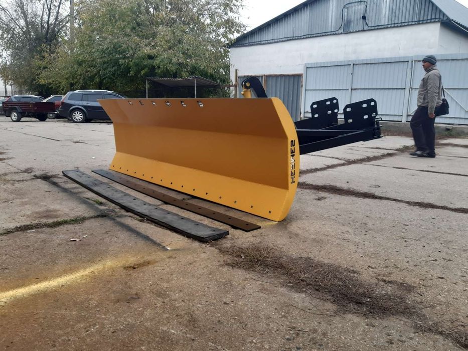 Снігоприбиральні відвали для автомобілів, тракторів та міні тракторів