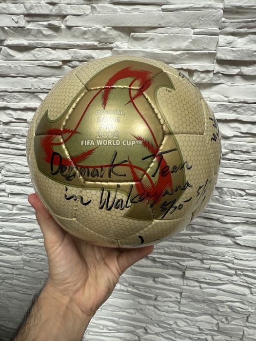Pilka meczowa Adidas Fevernova 2002 Korea Japonia OMB autografy Dania