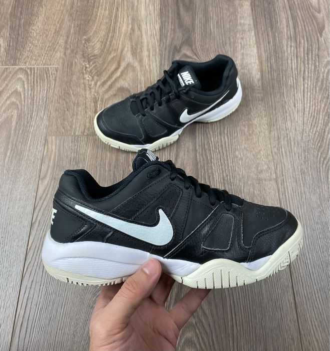 Тенісні Кросівки Nike CITY COURT 7 37.5 (23.5 см) волейбольні