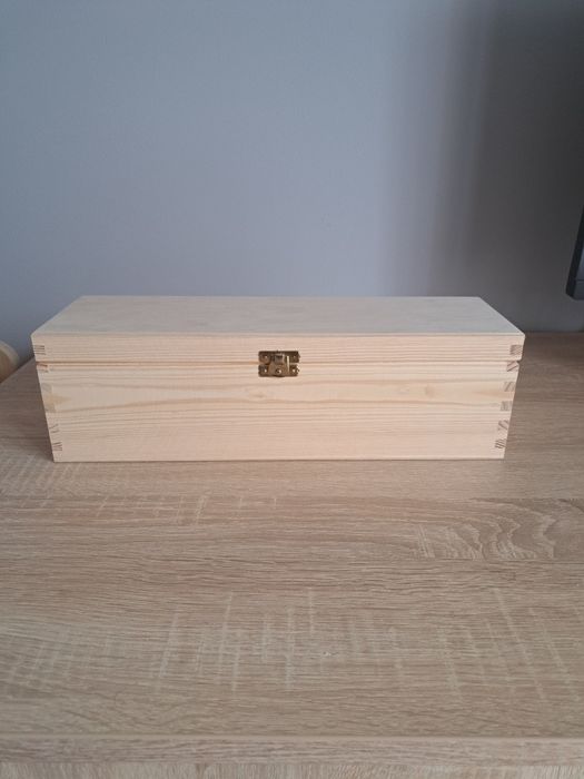 Skrzynka drewniana na butelkę wina