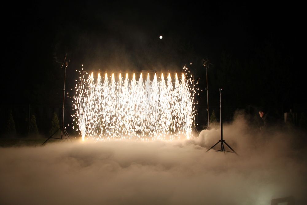 Fotobudka drewniana - Wiatraki iskier - Wodospad iskier