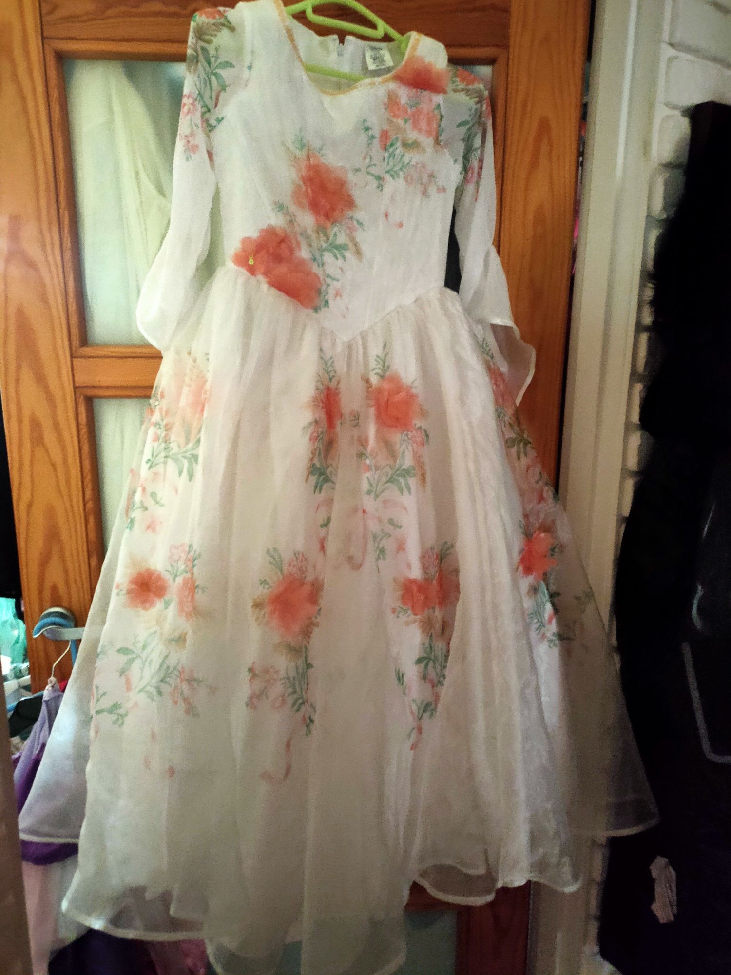 Roszpunka suknia ślubna na bal rozmiar 152