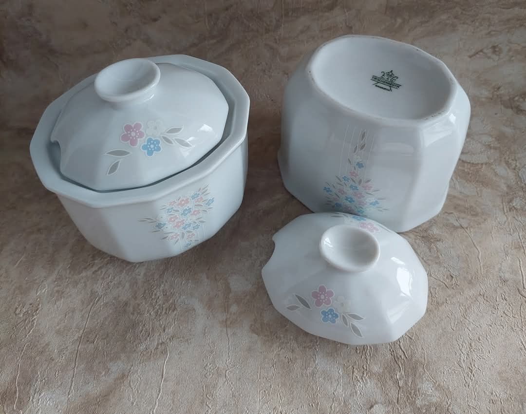 Tirschenreurh Bavaria, cukiernica biała profilowana porcelana, z