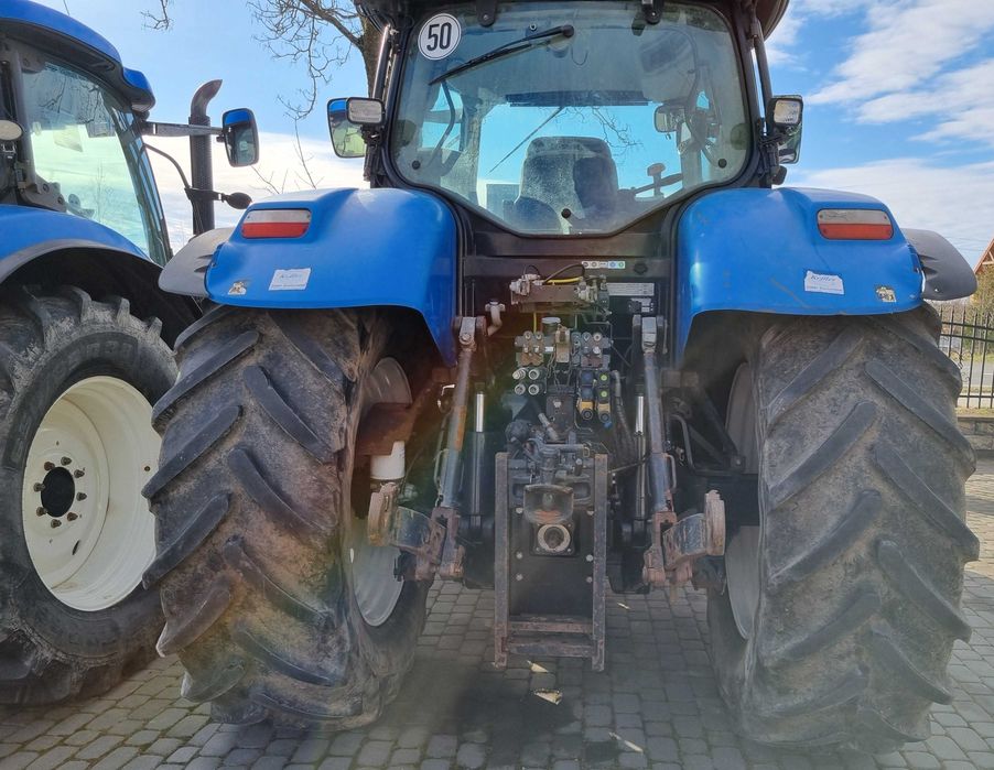 New Holland T7050