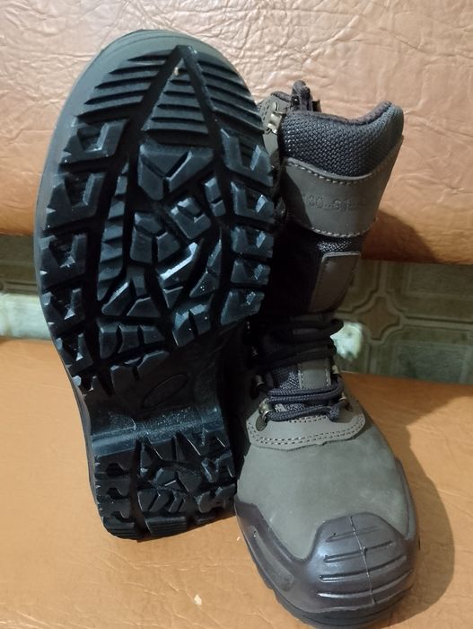 Gore-TEX Берци розмір 38 нові