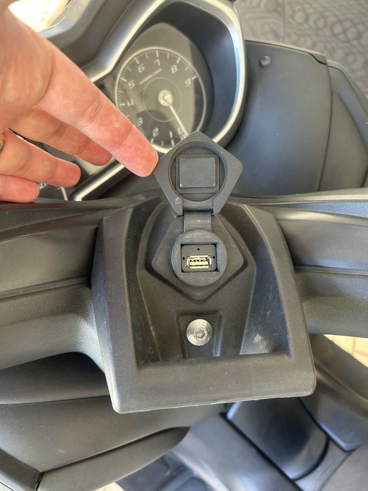 Xmax 300 com Extras