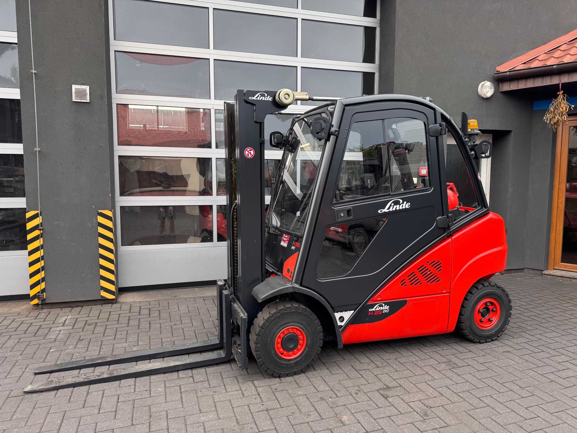 Wózek widłowy Linde H25T-02 2014 rok TRIPLEX KABINA 022