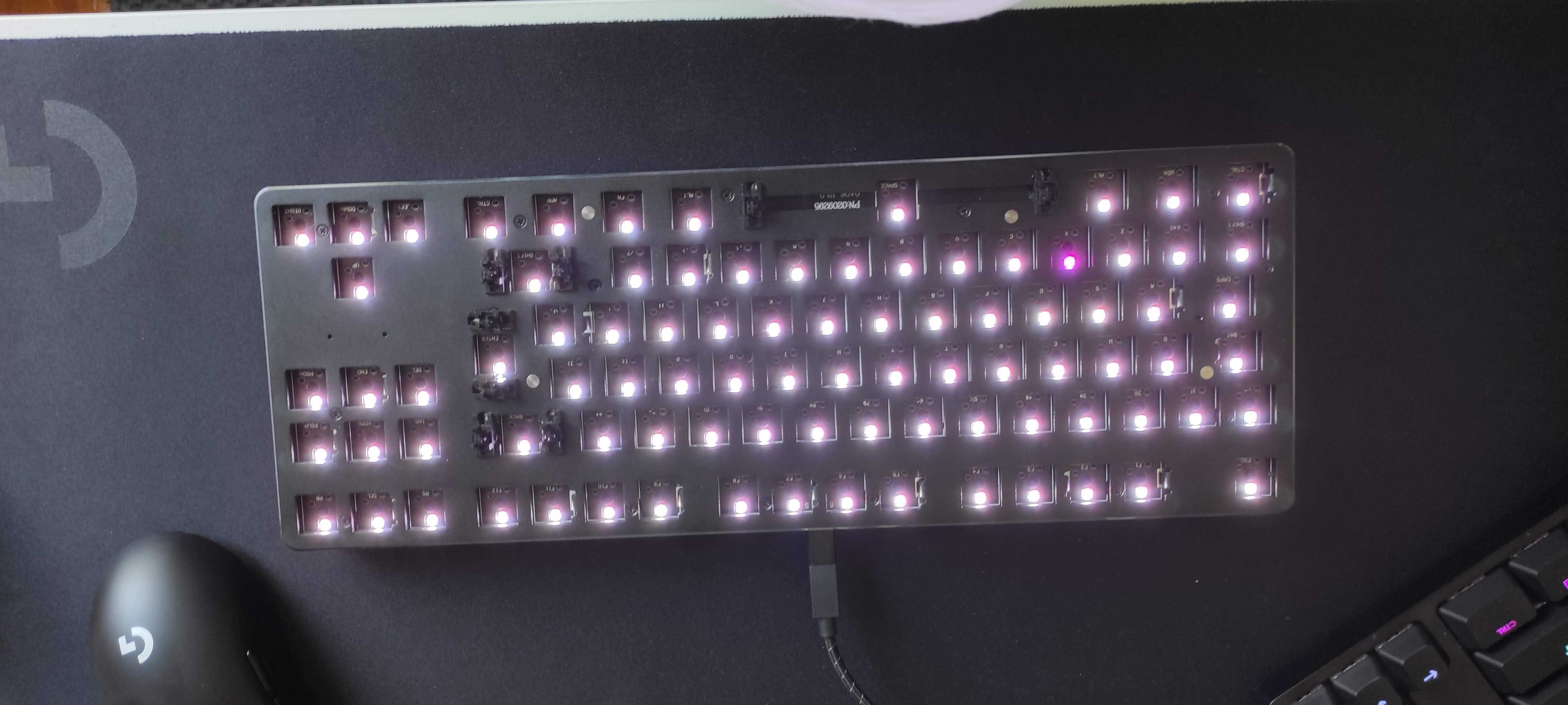 Teclado mecanico Glorious TKL-Size RGB (ISO) + Switches e acessórios