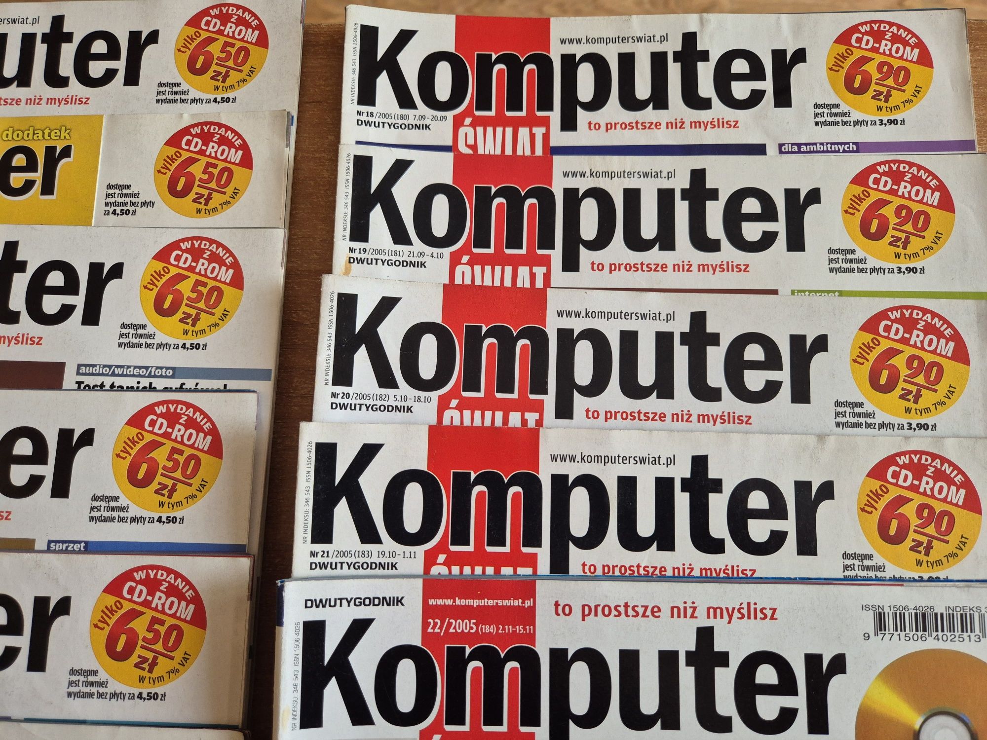 Komputer Świat 25 numerów rocznik 2005 plus 18 CD