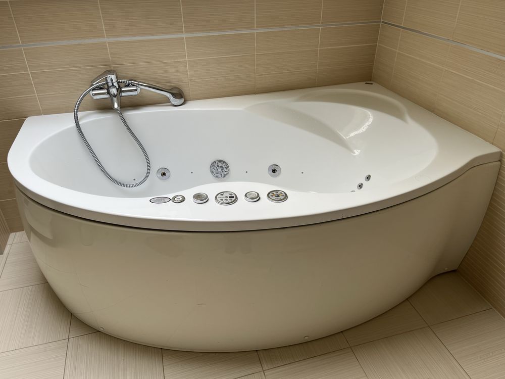Excellent wanna z hydromasazem i ozonatorem