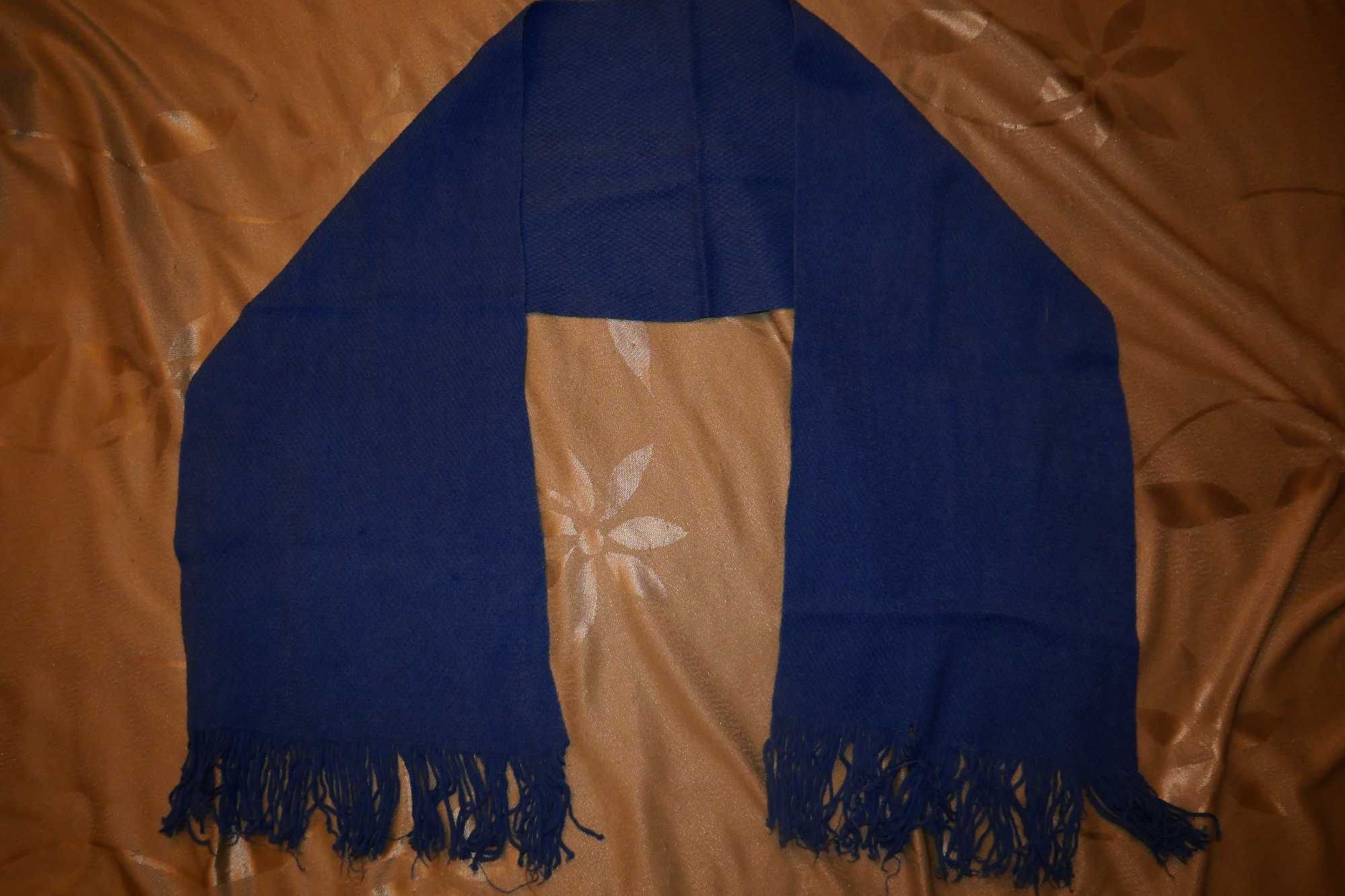Wełniany szalik szal chusta apaszka niebieski szafirowy frędzle