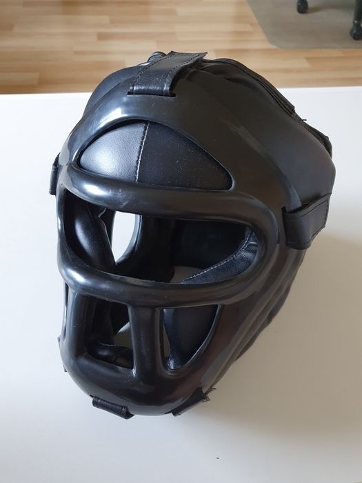 Kask bokserski Evolution z kratą