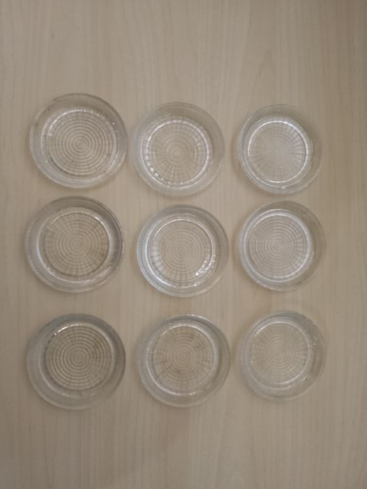 9 spodeczków PRL kryształowe