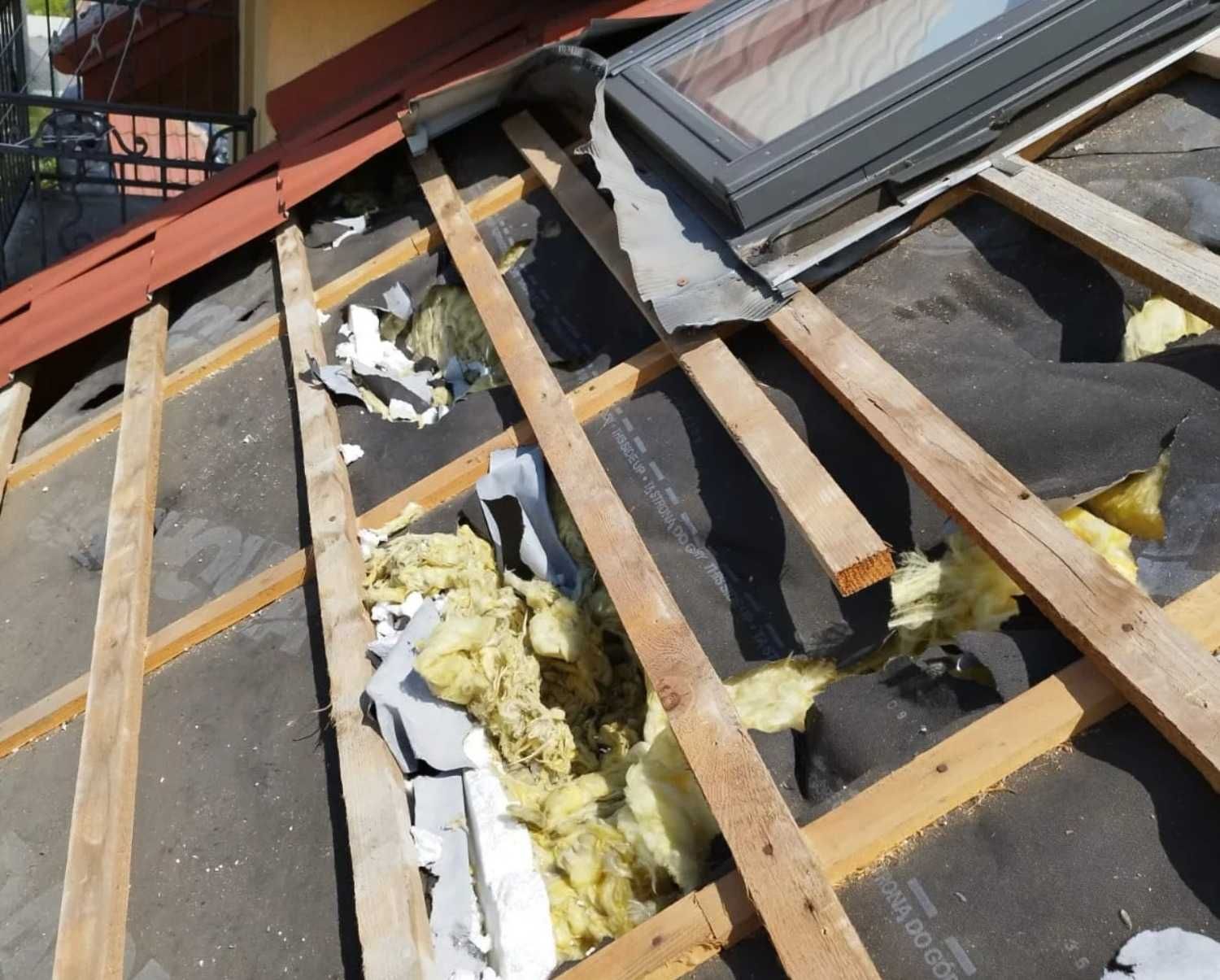 Naprawa dachu po kunie, naprawa izolacji po kunie, ocieplanie celulozą
