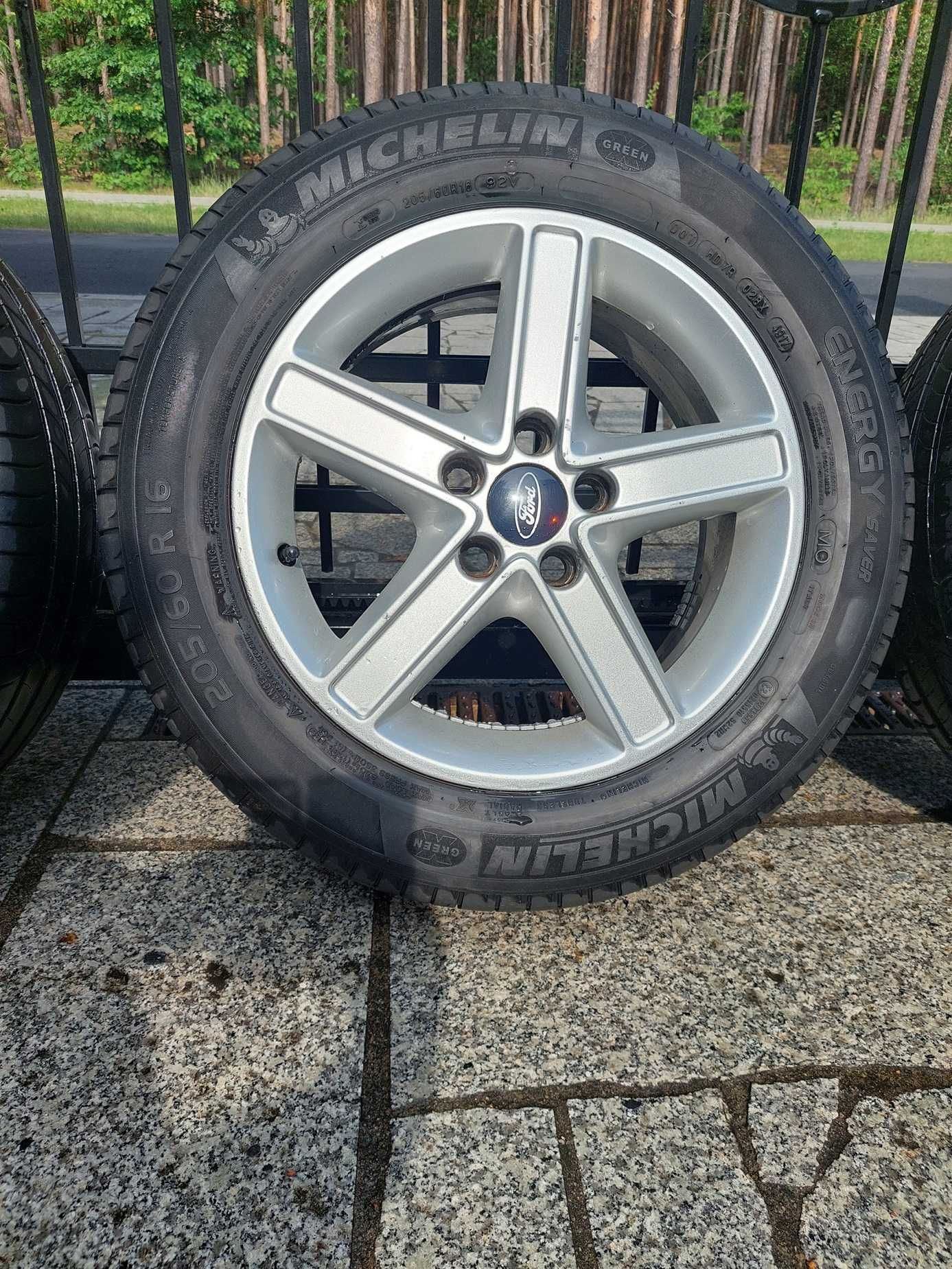 Felgi z oponami Ford 205/60/R16