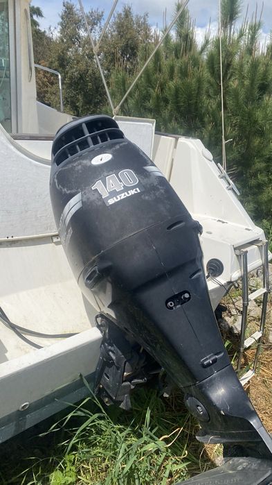 Motor  Suzuki DF140 com avaria