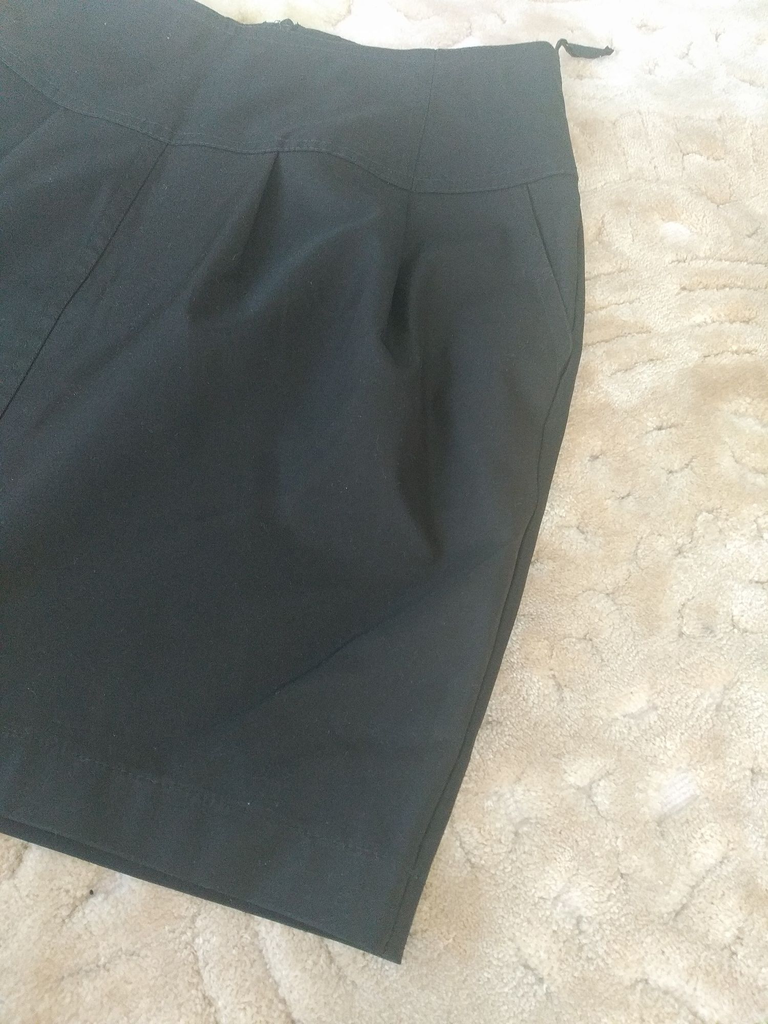 Elegancka czarna spódnica