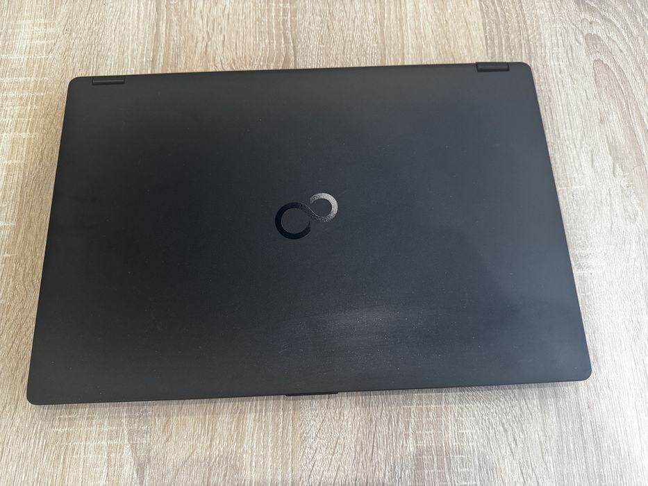 Laptop 15 cali Fujitsu u7510 i5-10210u 16GB 256SSD Win11