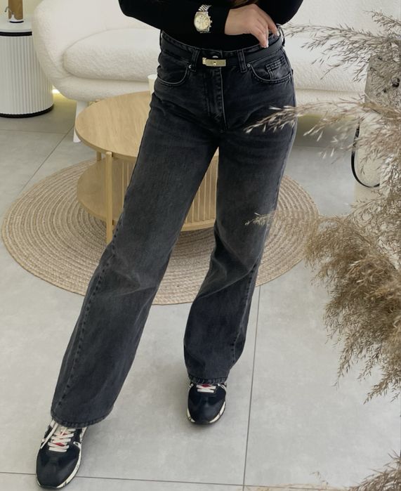 Чорні жіночі джинси прямого крою