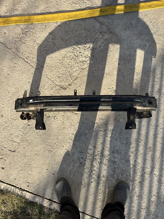 Услитель переднего бампера пасат б6