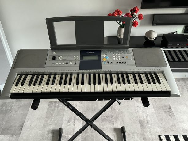 Yamaha PSR-E323 Keyboard