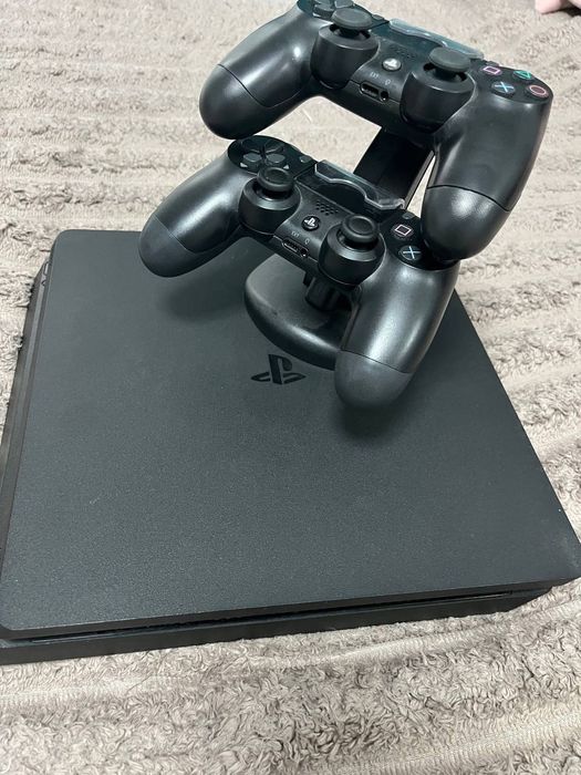 Ps4 slim 1tb,2 джойстики+ акаунт з багатьма іграми.