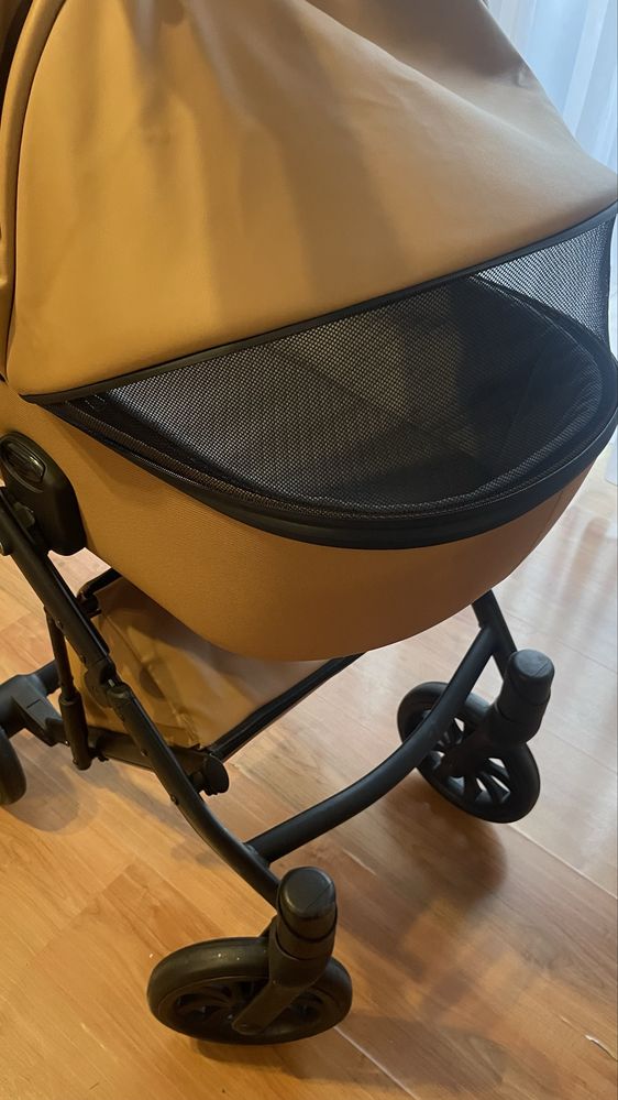 Wózek Anex e/type, gondola i spacerówka