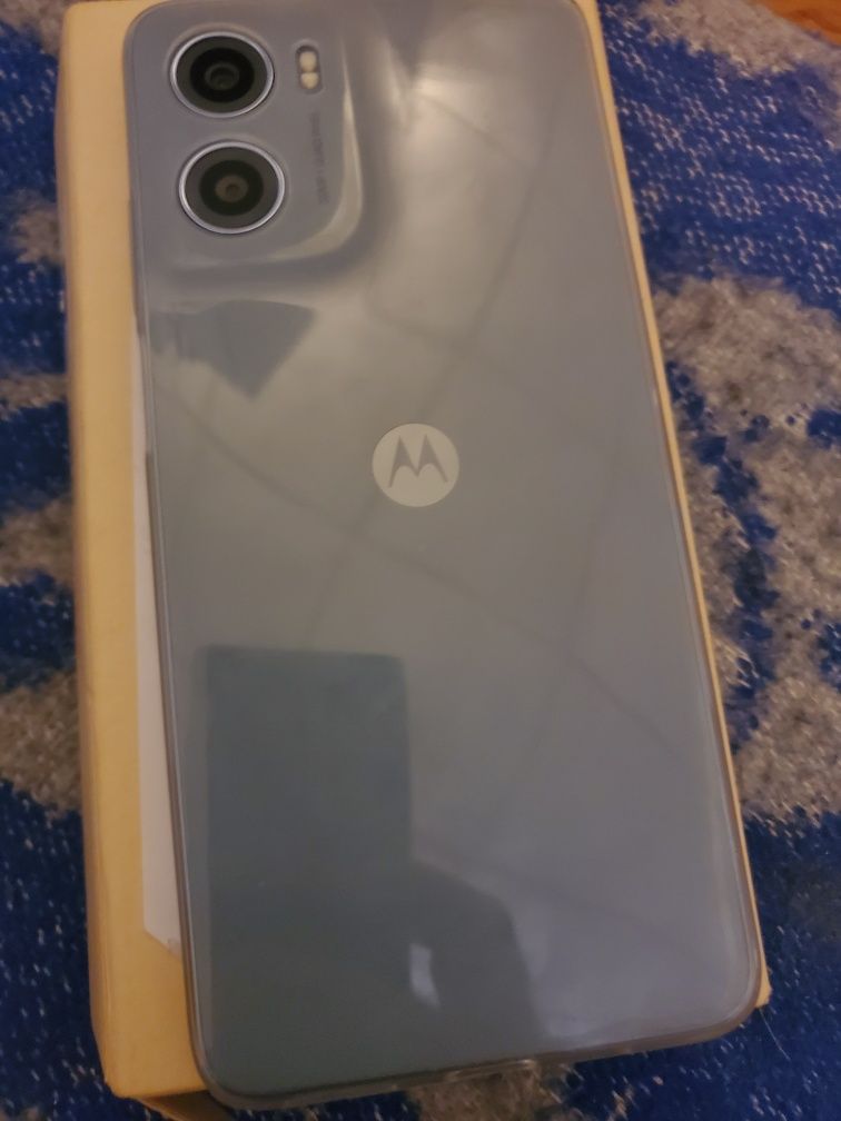 Motorola e15 está novo em folha