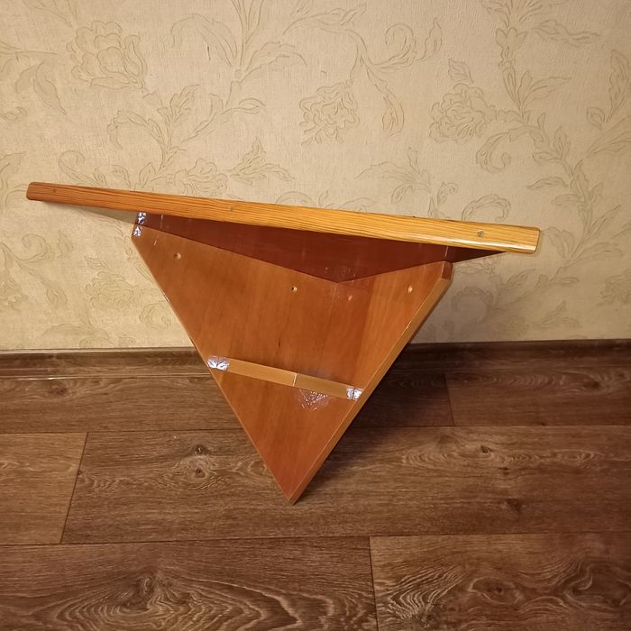 Угловая полка для икон или фото