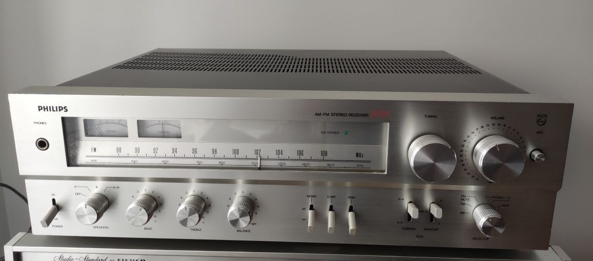 Philips 684 AM-FM Stereo Receiver