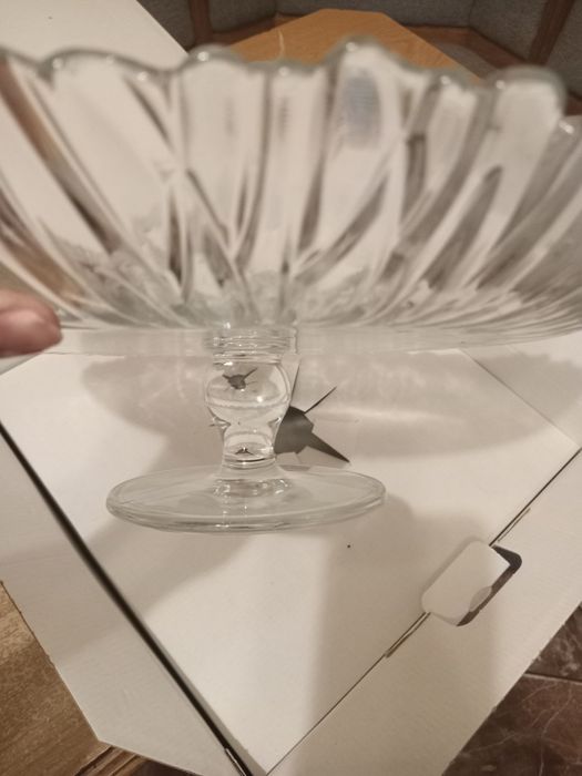 Блюдо на ніжці нове